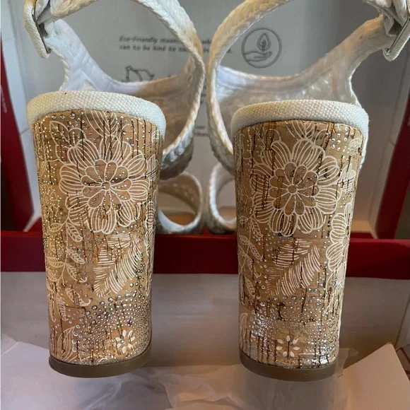 Impo, sz 8, white crochet, platform heeled sandals. - Picture 4 of 5